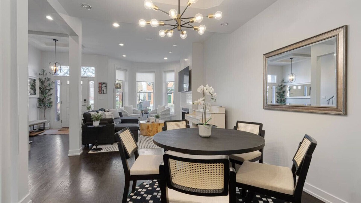 The Gap House | Modern 4 Bed, 3.5 Bath Home | Near Sox & McCormick