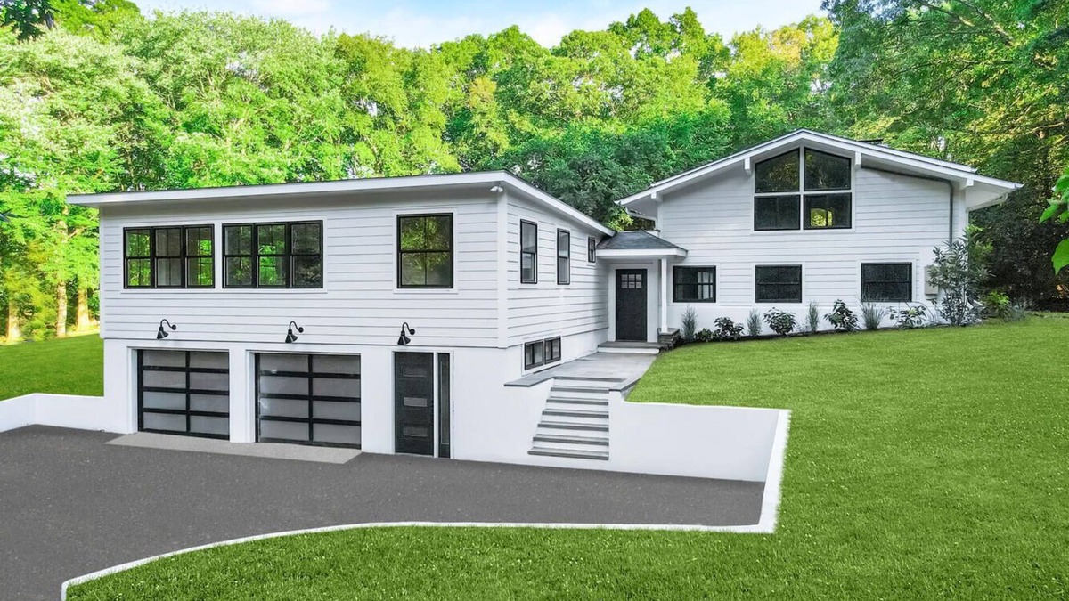 Weston House | Modern 4 bed 4.5 bath w hot tub & heated pool close to beach