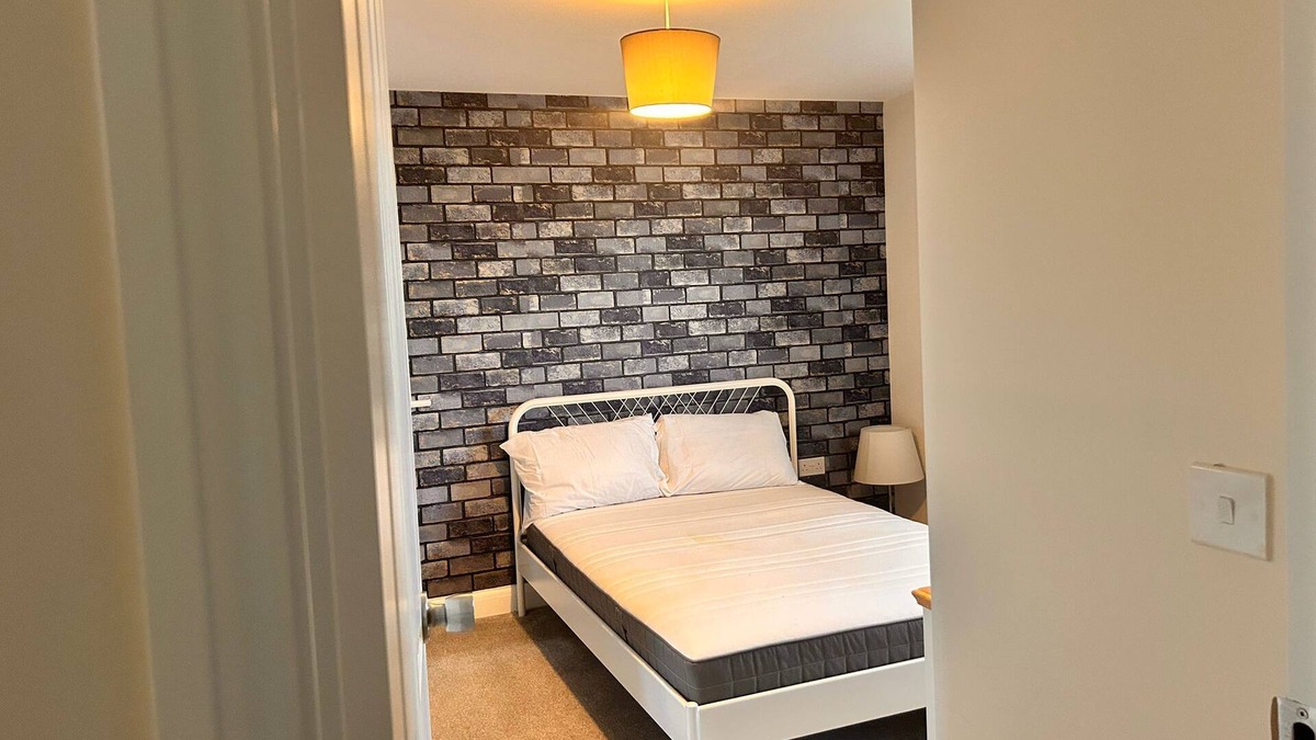 Corby House | Modern 4-Bed Detached Home in Corby