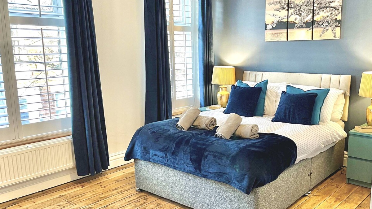 Preston House | Modern 4-bed stay-away-home sleeps 8 in Preston