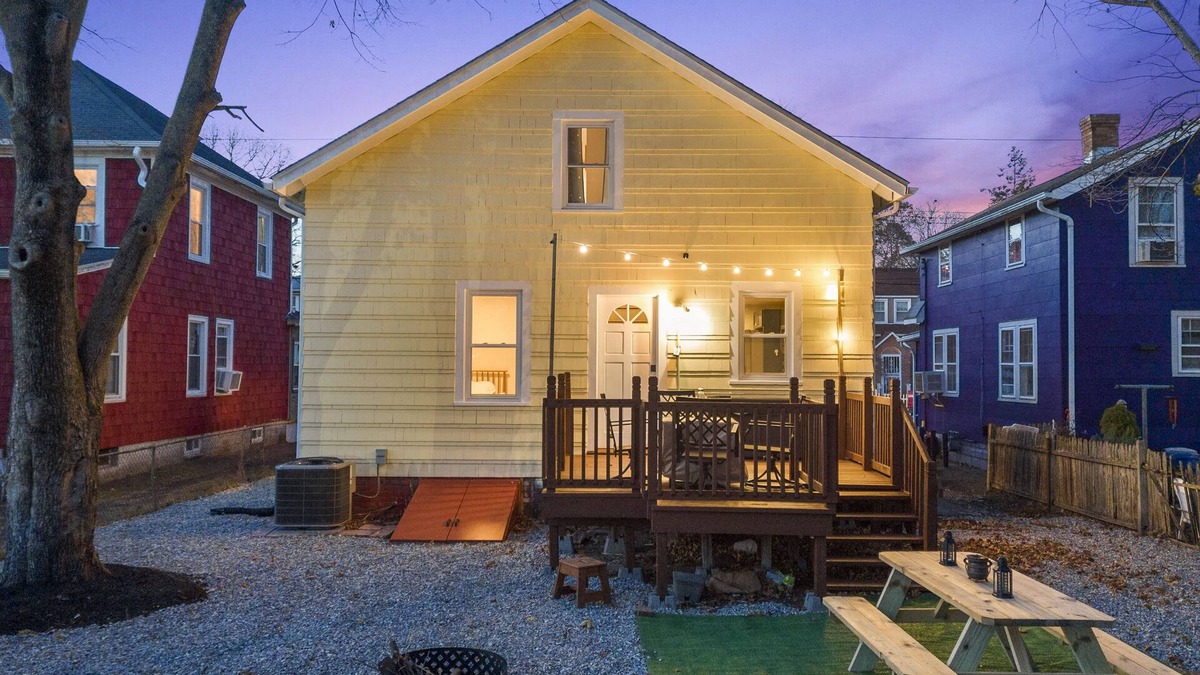 West Haven Cottage | Modern 4 Bedroom Beach House: Ideal for Families & Long Stays
