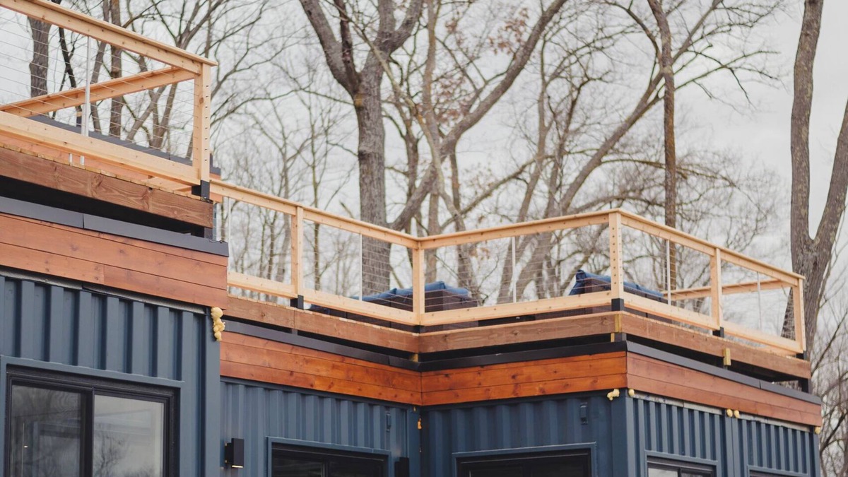 Sarona House | Modern 4-bedroom container home on Long Lake!