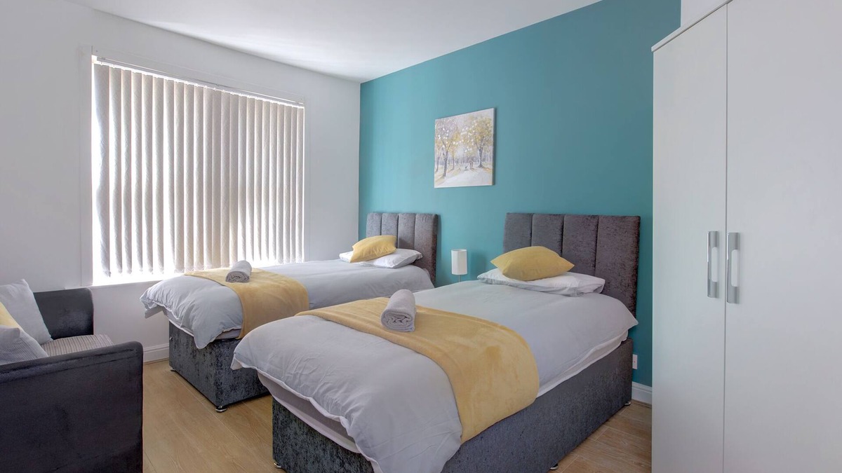 Erdington House | Modern 4 Bedroom Home with Superfast Wifi