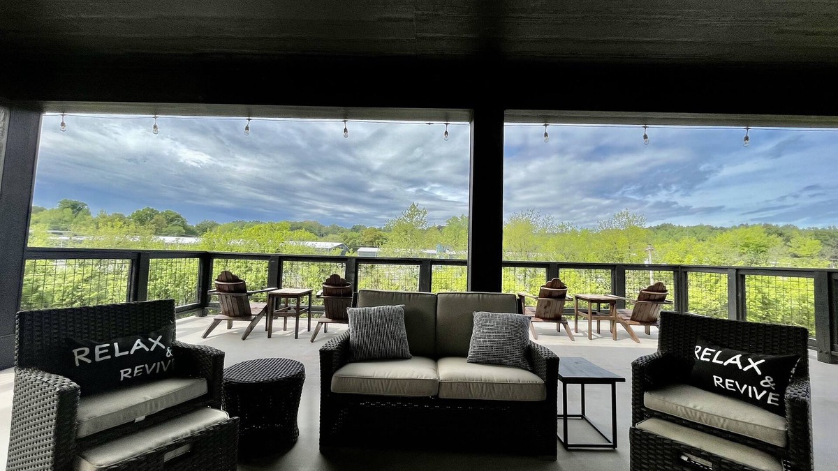 Dalton House | Modern 4 Bedroom Home with Captivating Roof Top