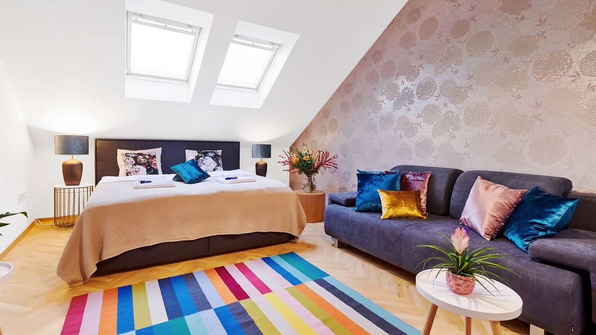 Smichov House | Modern 4 bedroom Lesser Town Apartment