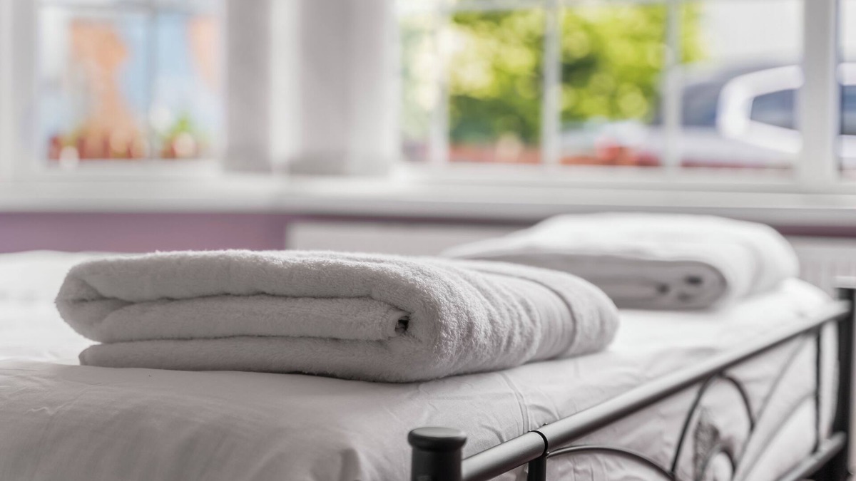 Weston on Trent House | Modern 4-Bedroom Serviced Apartment in Coventry – Comfort, Space & Tranquillity