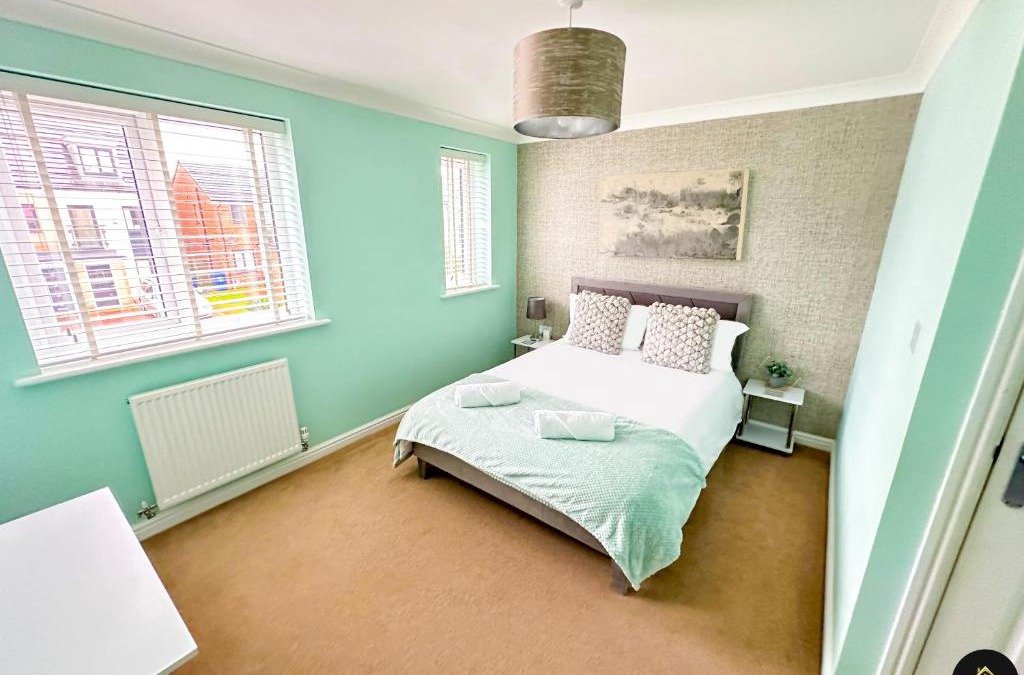 Newcastle-upon-Tyne Villa | Modern 4 Beds House With FREE Parking