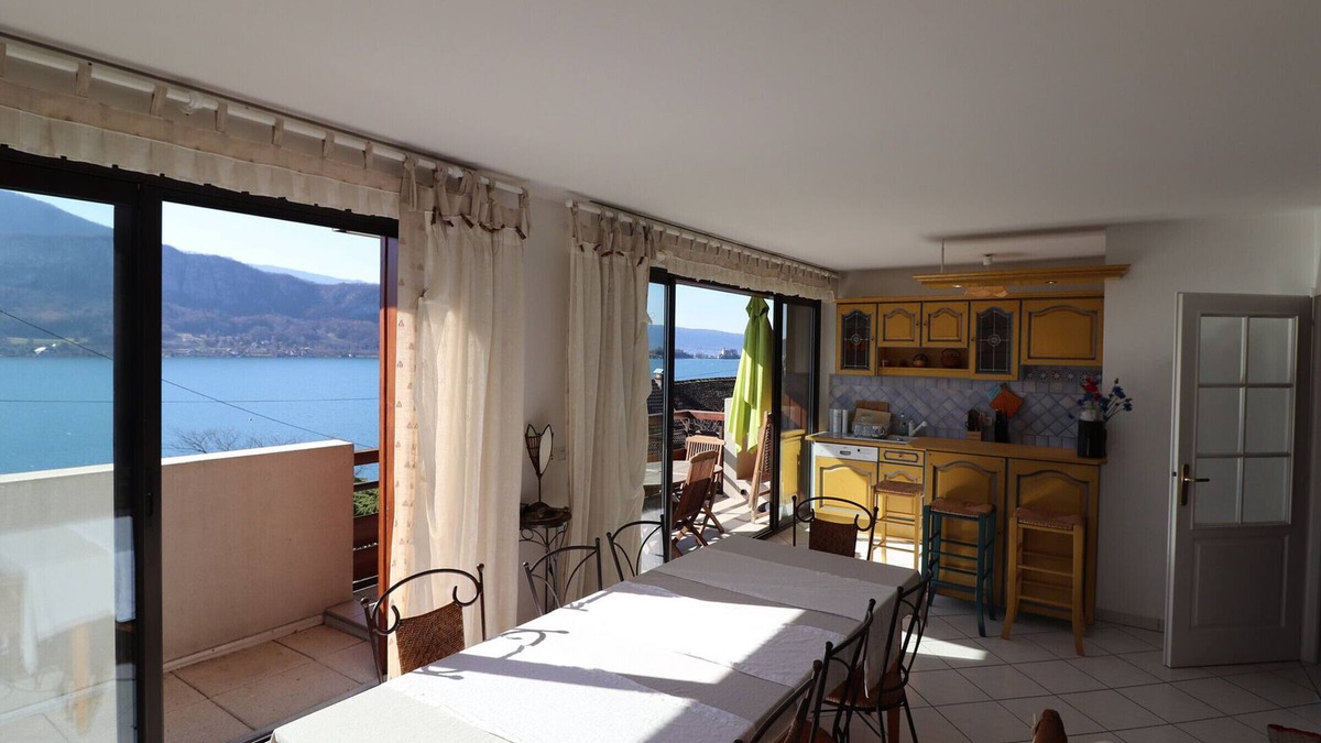 Talloires-Montmin Apartment | Modern 4* residence with terraces and TV, near the lake