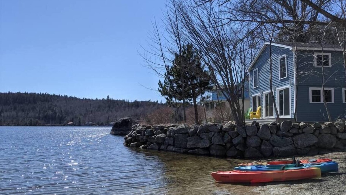 Dedham Cottage | Modern 4 season lakefront 4BR, 2BA near Acadia