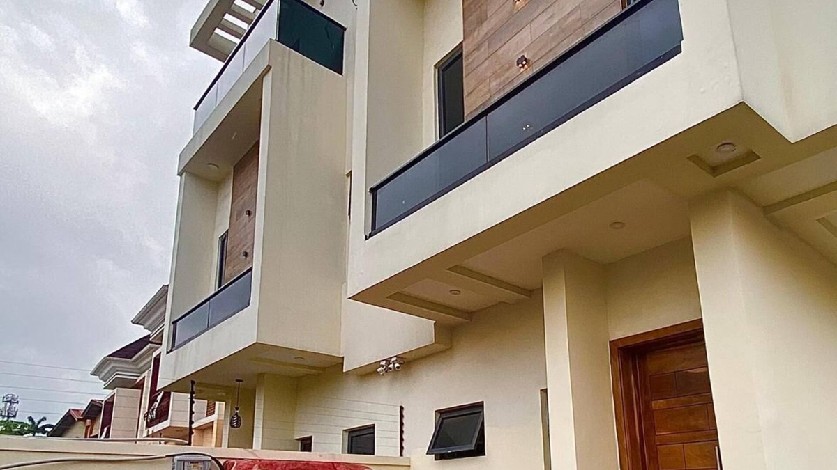 Ojodu Apartment | Modern 4-story apartment At omole Phase 2, Lagos. Spacious, stylish, convenient.