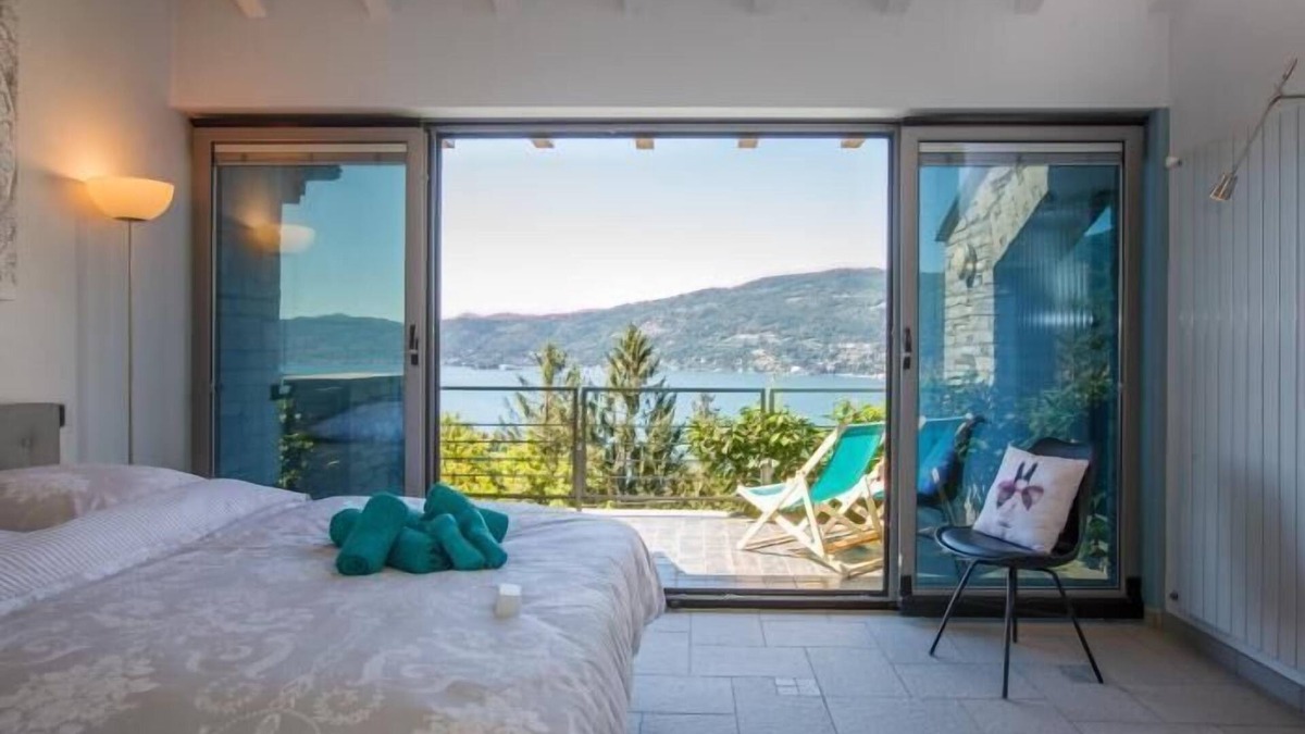 Suna Villa | Modern 4½-room terraced corner house with sauna, garden and gigantic lake view