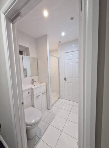 Braintree House | Modern 4Bed Contractor Home