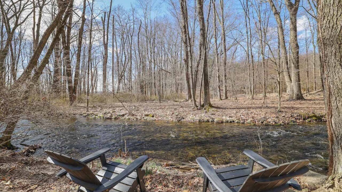 East Stroudsburg House | Modern 4BR Getaway in East Stroudsburg – A/C & High-Speed Wi-Fi