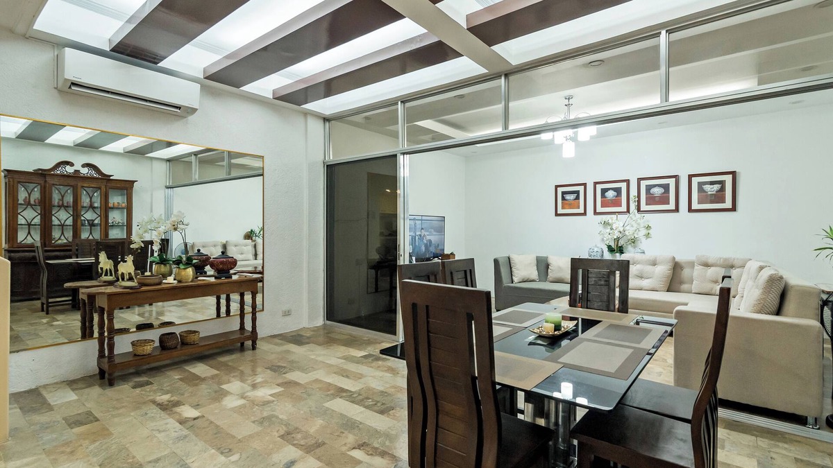 New Manila House | Modern 4BR House with Billiards,KTV,WIFI,Netflix-10mins from Robinson Mall