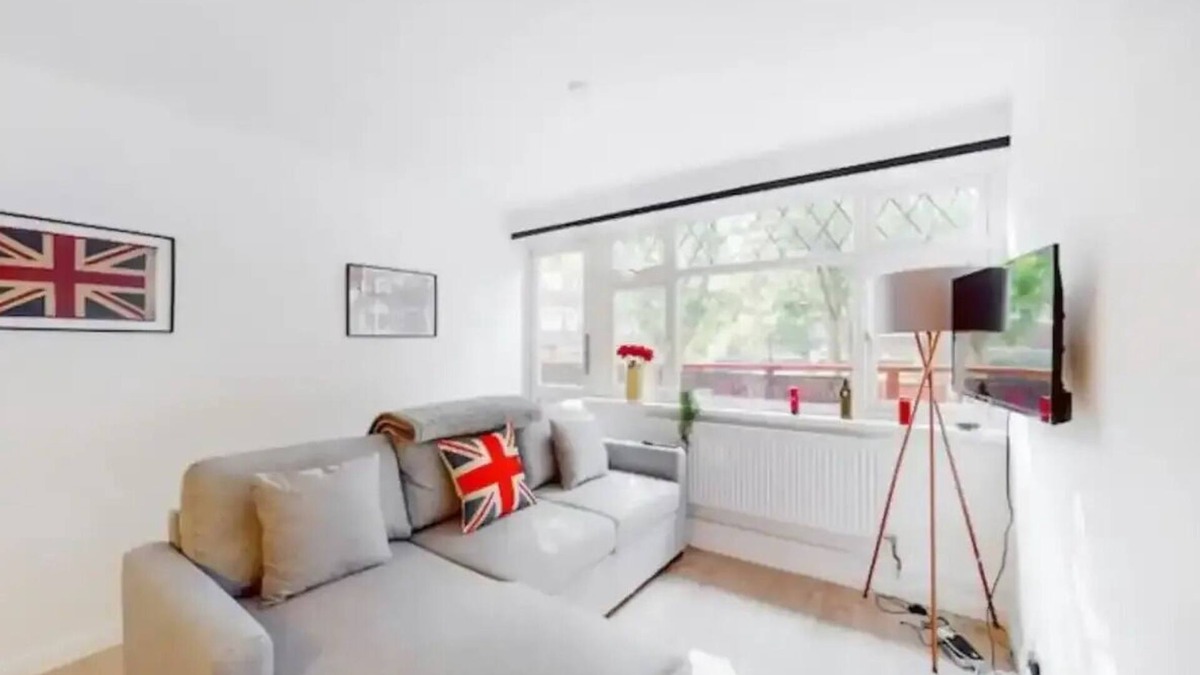 Islington Apartment | Modern 4BR Kings Cross | Patio + Balcony