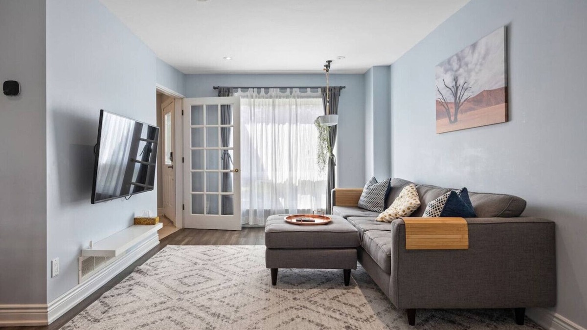 Malton House | Modern 4BR w/Parking – 10 Min to YYZ Airport