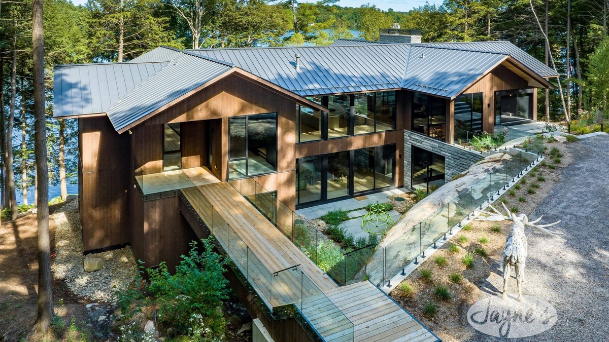 Port Carling Cottage | Modern 5 bed 7 bath cottage on Lake Rosseau with boathouse!