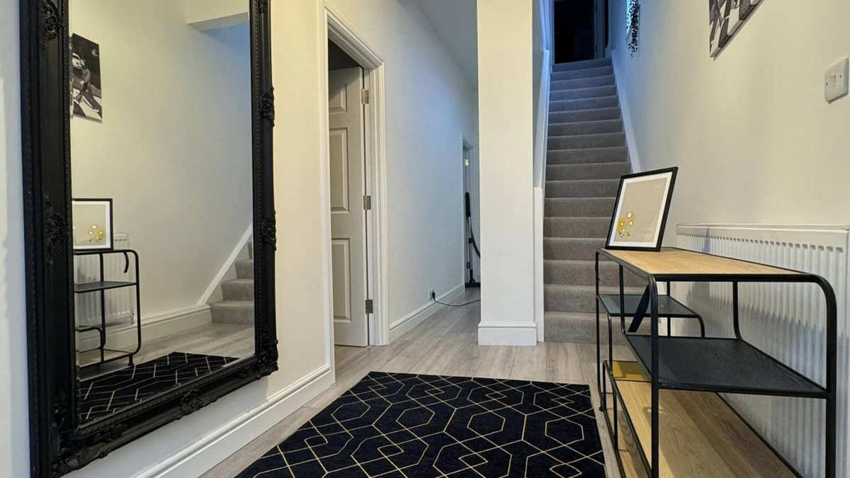Canning Town North House | Modern 5 Bed near ExCel - Big Ben with FAST WI FI