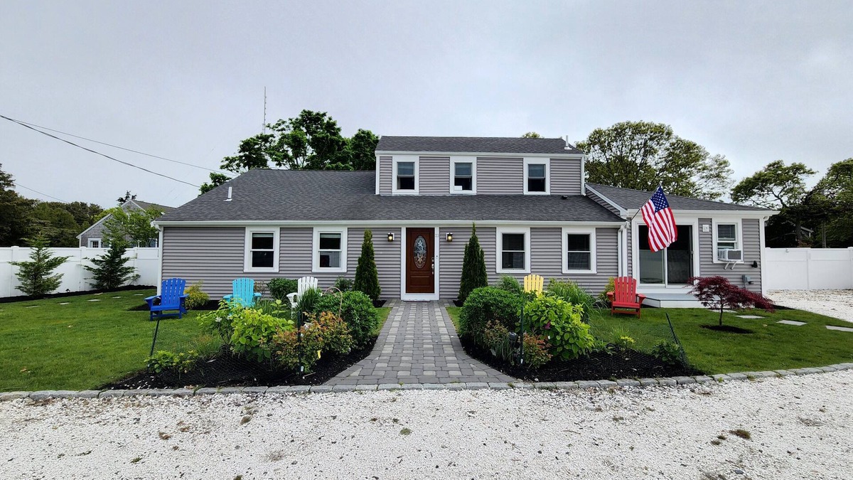 West Yarmouth House | Modern 5 Bedroom Beach House! Walk to Seagull Beach! 0.3mile