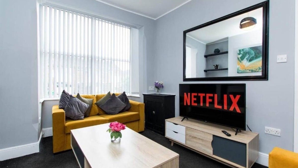 Mapperley House | Modern 5 Bedroom House near Nottingham City Centre