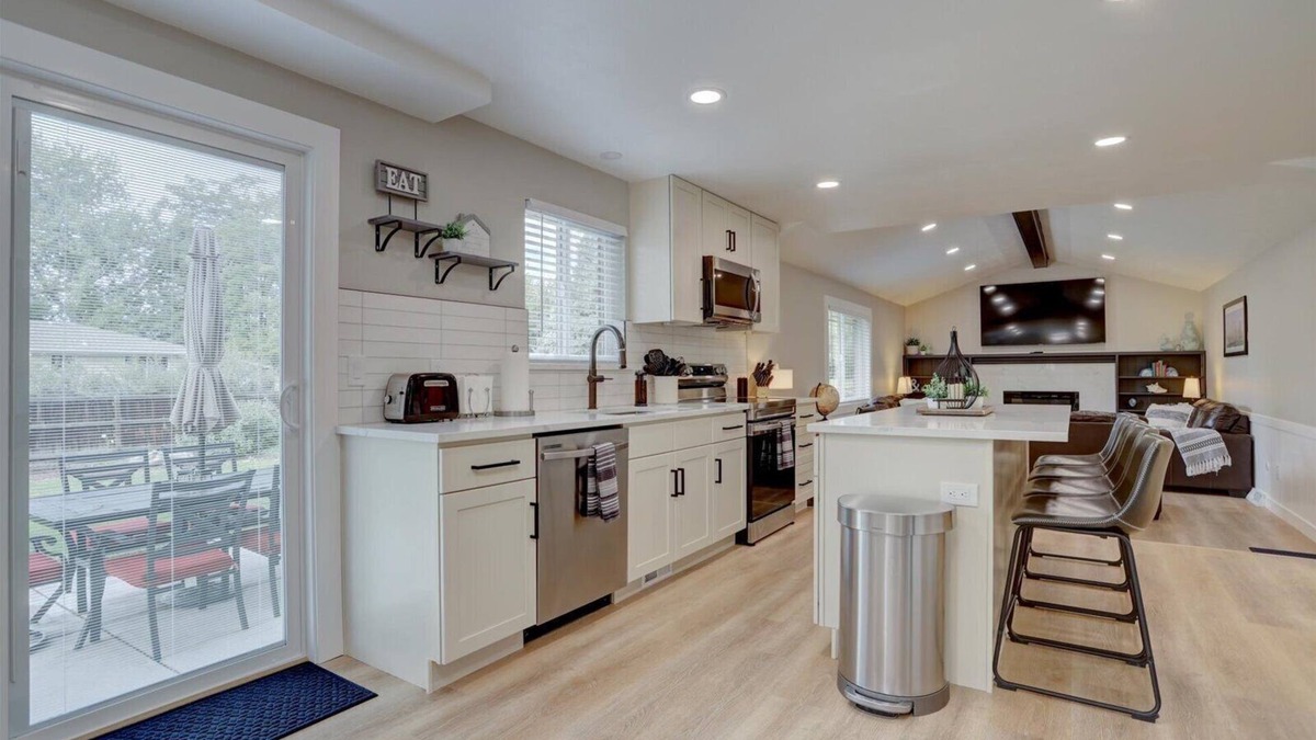 Littleton House | Modern 5 BR - Large Yard + BBQ + Kid's Playhouse + Game Room + Great WiFi