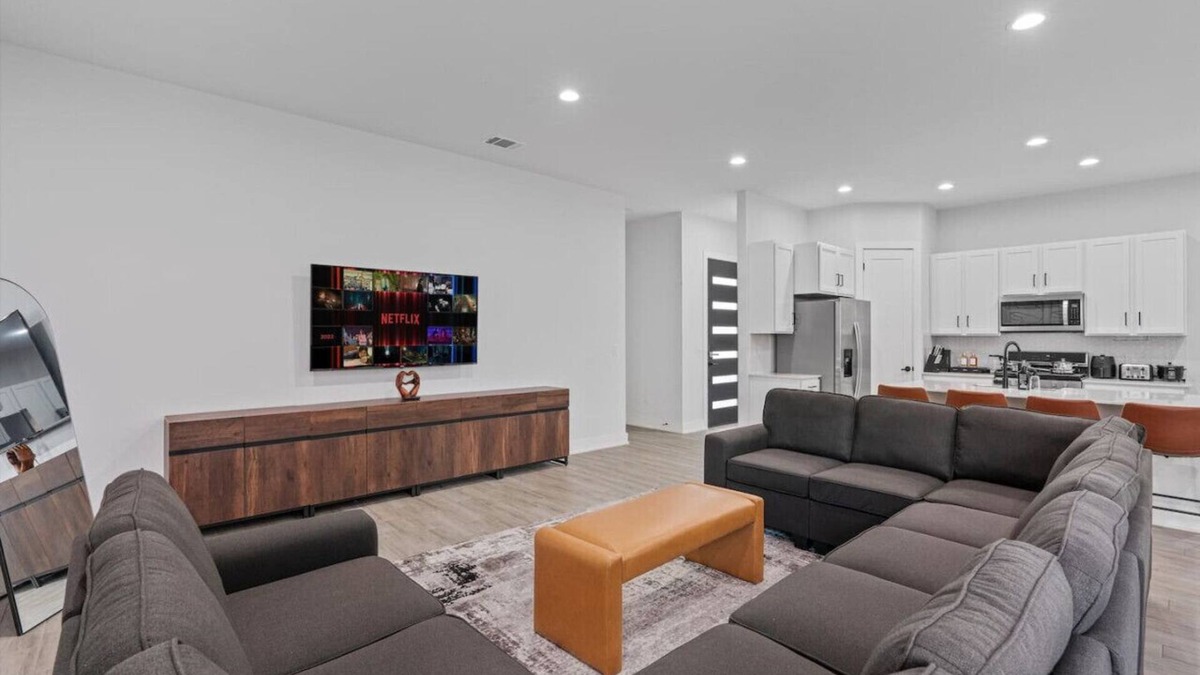 University Hills and Windsor Park House | Modern 5BR Austin Home Walking Distance to SXSW Bars and Downtown Hotspots