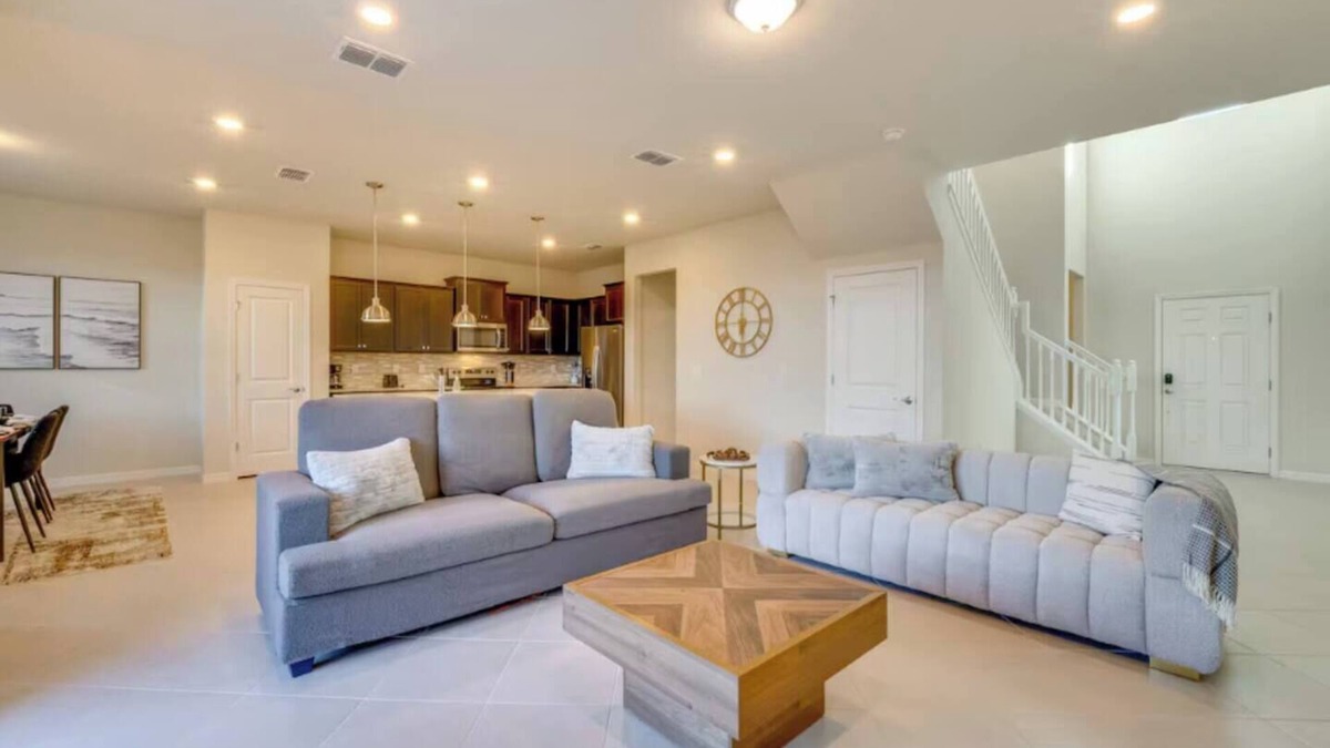 Four Corners House | Modern 5BR Getaway w/Heated Pool & BBQ Area