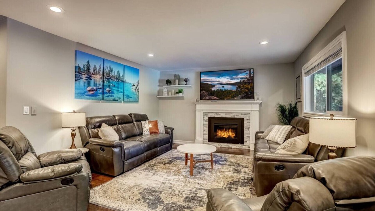 Lower Kingsbury House | Modern 5BR Home | Chef’s Kitchen | BBQ | Sleeps 10