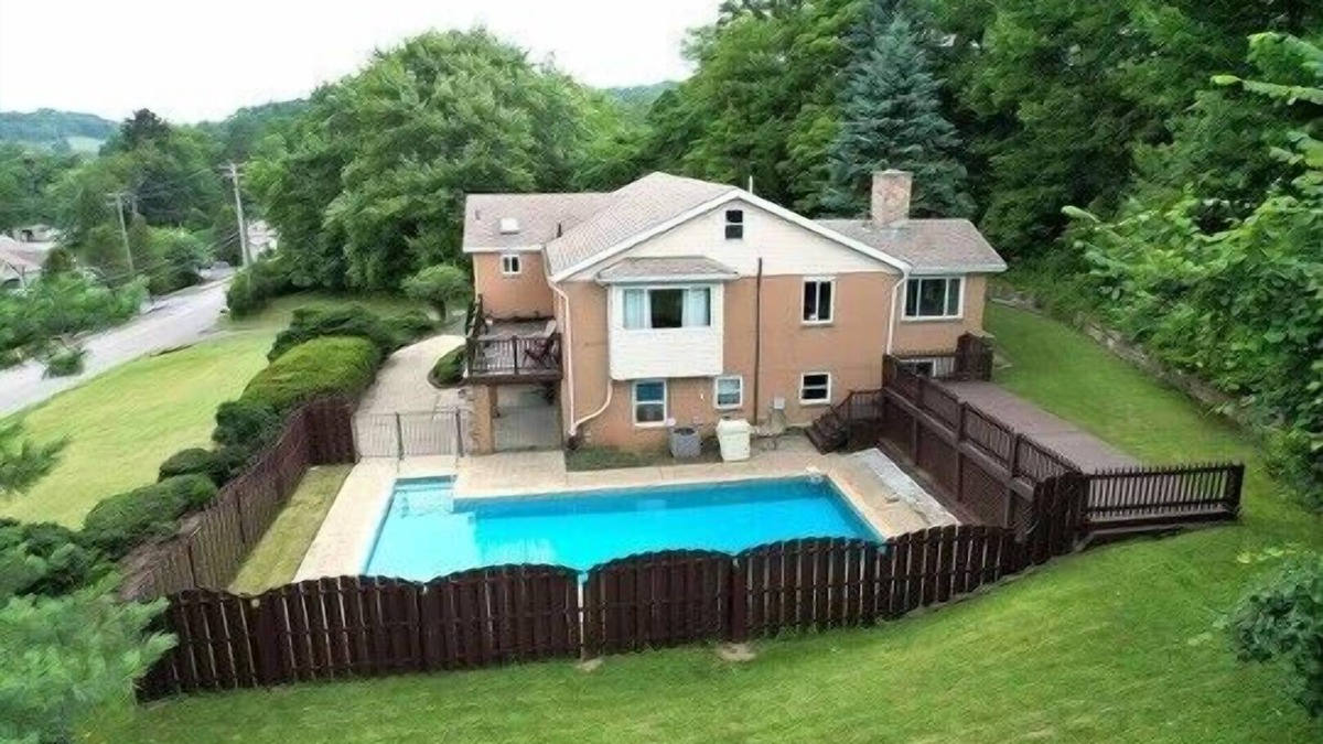 Wexford House | Modern & Accessible 5Bd Home in Wexford/Pittsburgh