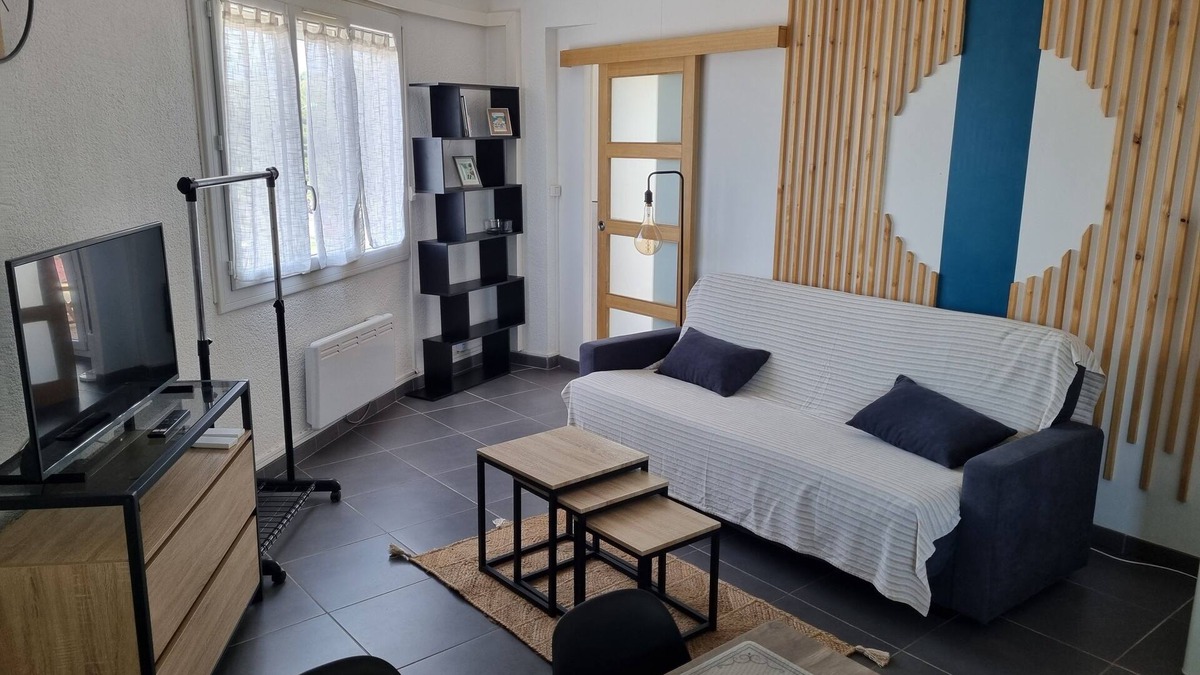 Saint-Cyprien Plage Apartment | Modern air-conditioned and well-equipped T2 apartment 200m from the beach