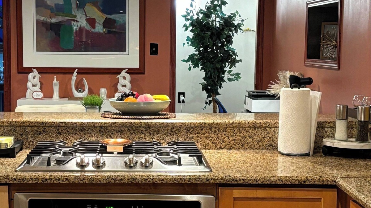 Bellwood Condo | Modern Airport Oasis -Minutes from O'Hare Airport and Downtown Chicago