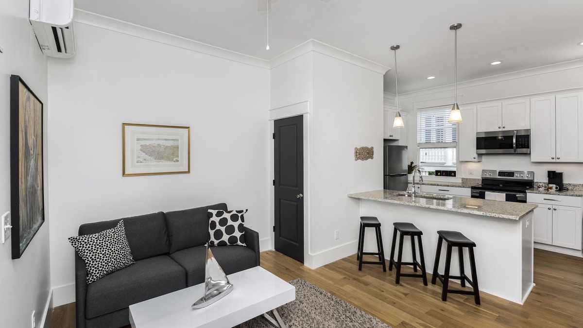 Harleston Village House | Modern Amenities in Historic Charleston's Harleston Village