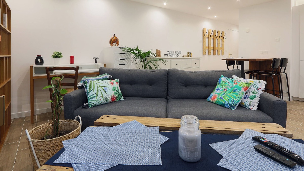 Notre-Dame-d'Oe Apartment | Modern and bright apartment near Tours.