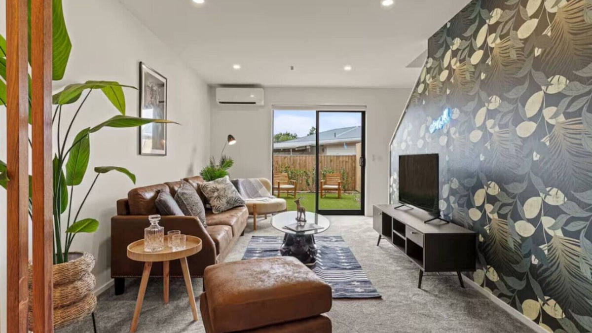 Henderson House | Modern and Bright Auckland 2 Bed