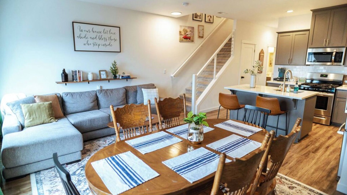 Salem House | Modern and Bright South Salem Townhome Getaway with Game Room