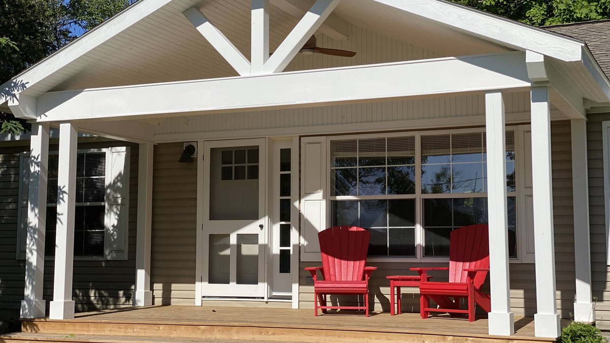 Central Lake House | Modern and Bright 2BD/2BA Cottage with Easy Access to Torch Lake