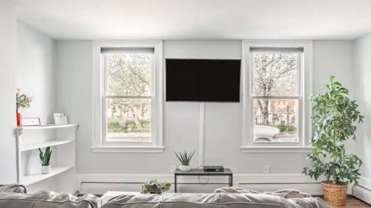 Newburgh Apartment | Modern and Bright with office+ walk to nearby Waterfront, 1st FL.