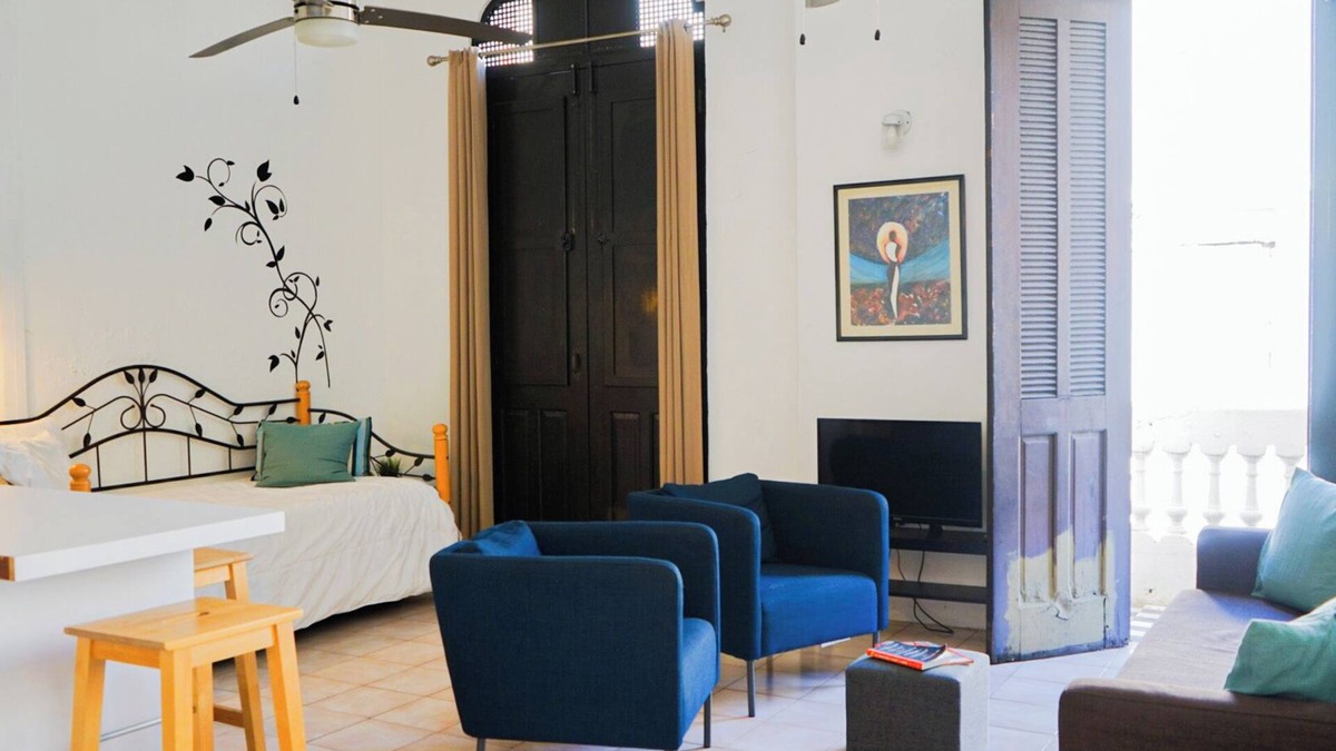 Ponce Centro Apartment | Modern and Colonial - Gladiolas II/Room Plus/Queen Bed/Free WIFI/AC - 2202