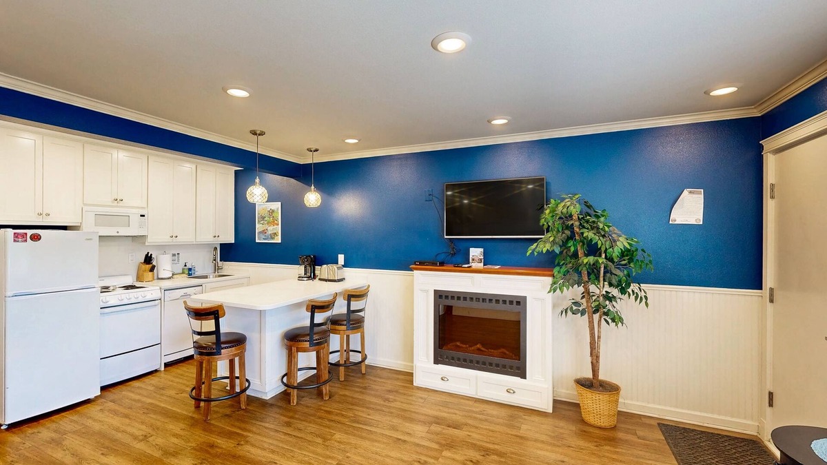 Neskowin Condo | Modern and Colorful Dog-Friendly Condo Right Next to Beach