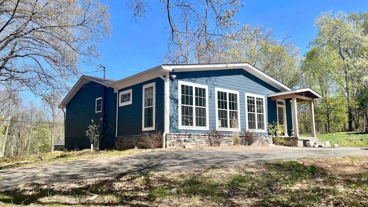 Vine Grove House | Modern and Comfortable 5BR located conveniently near Ft. Knox and Elizabethtown!