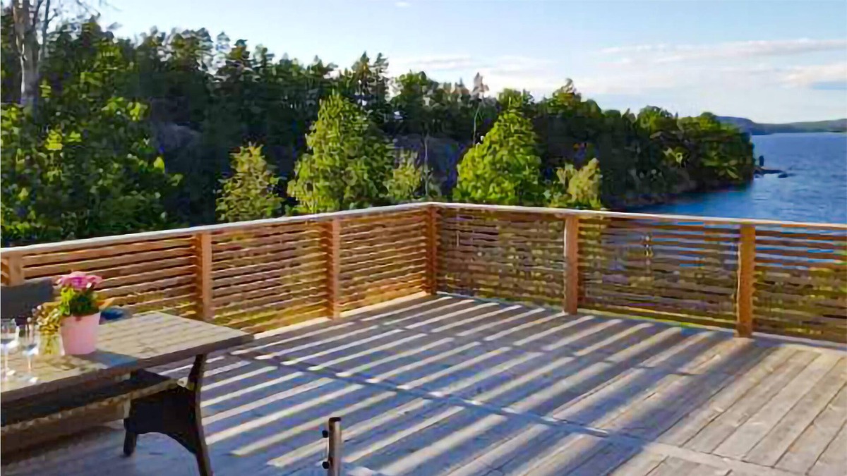Kinda Municipality House | Modern and comfortable cottage overlooking lake Åsunden.