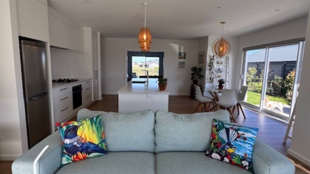 Wharewaka House | Modern and cosy home Private, fully fenced