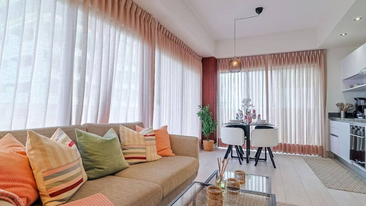 Sarasota Apartment | Modern and Cozy 1BR Condo, Fast Wi-Fi, Full AC, Roof Top Pool, King Bed.