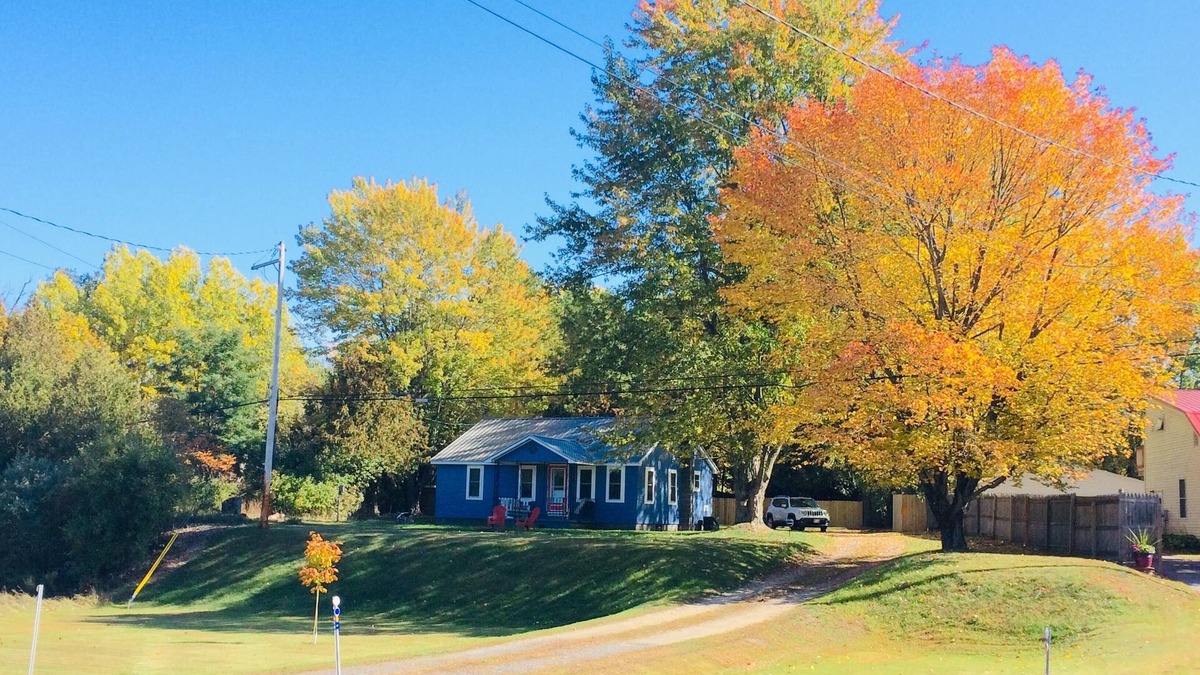 Peru House | Modern and Cozy Cabin short walk to Lake Champlain - Dog Friendly!
