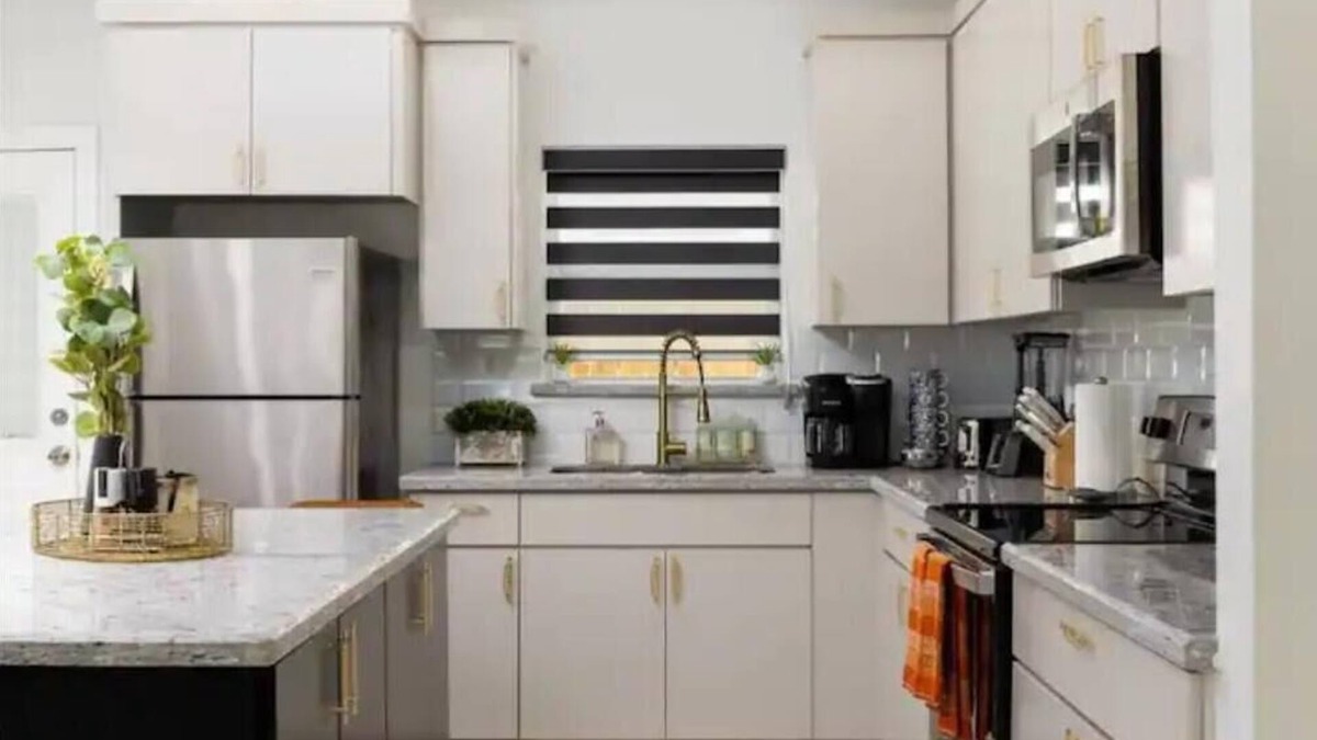 San Juan Apartment | Modern and cozy. Off Expwy 83