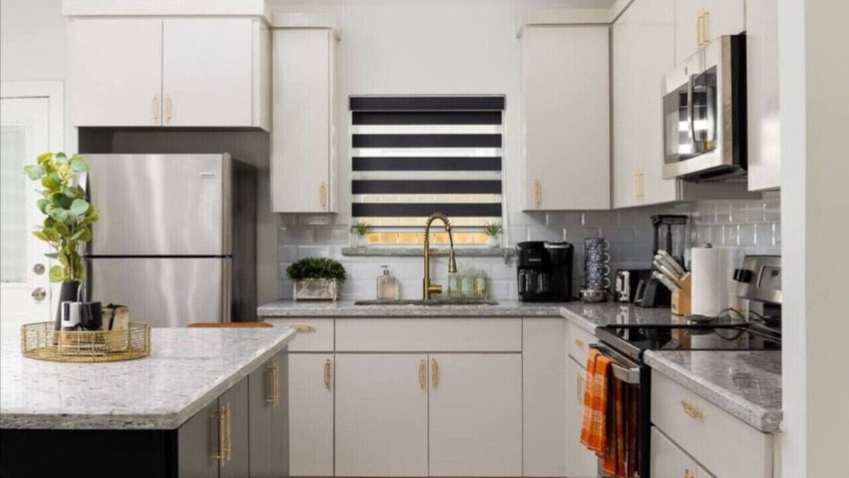 San Juan Apartment | Modern and cozy. Off Expwy 83