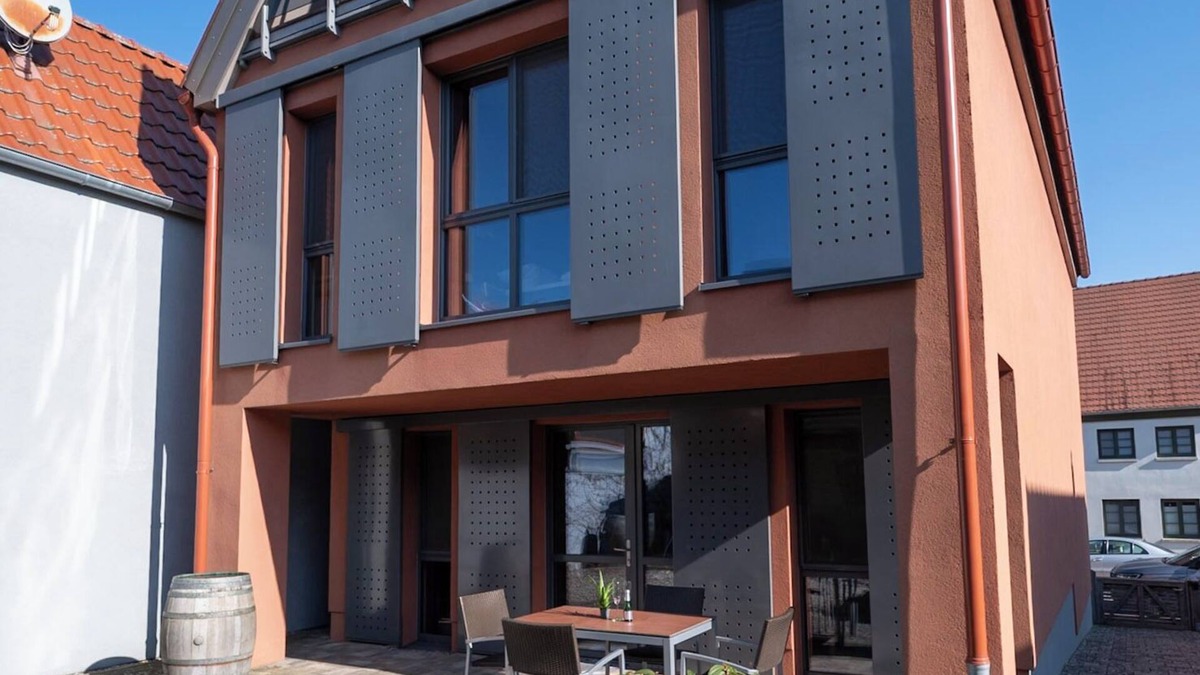 Plau am See Apartment | Modern and cozy vacation apartment in the Stietz-Villa. Pet friendly