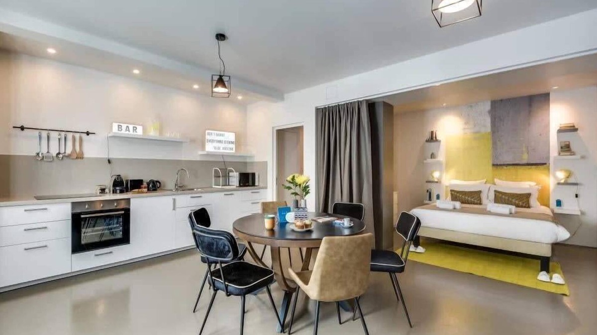 Quartier Sainte-Avoye Apartment | Modern and eclectic 3BD duplex in Le Marais!