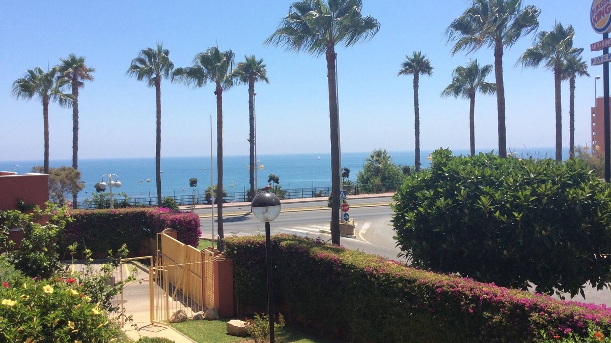 Torrequebrada Apartment | Modern and fresh beach apartment in Benalmadena