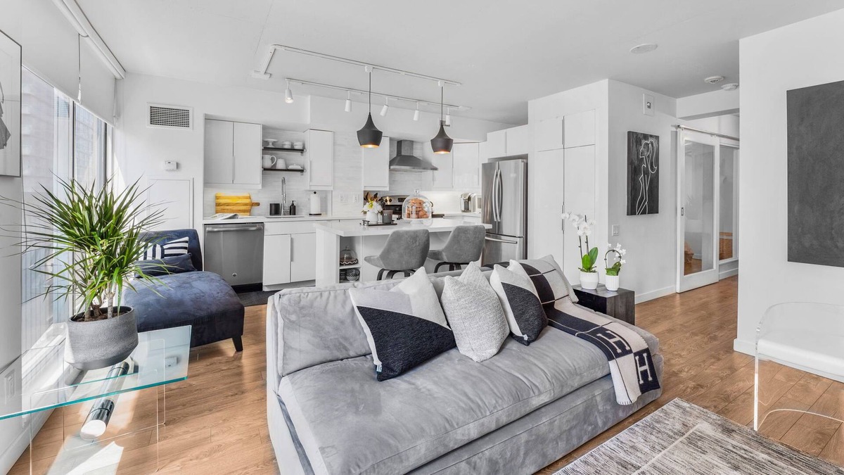 St. Lawrence Apartment | Modern and Luxurious Condo in the Downtown Core